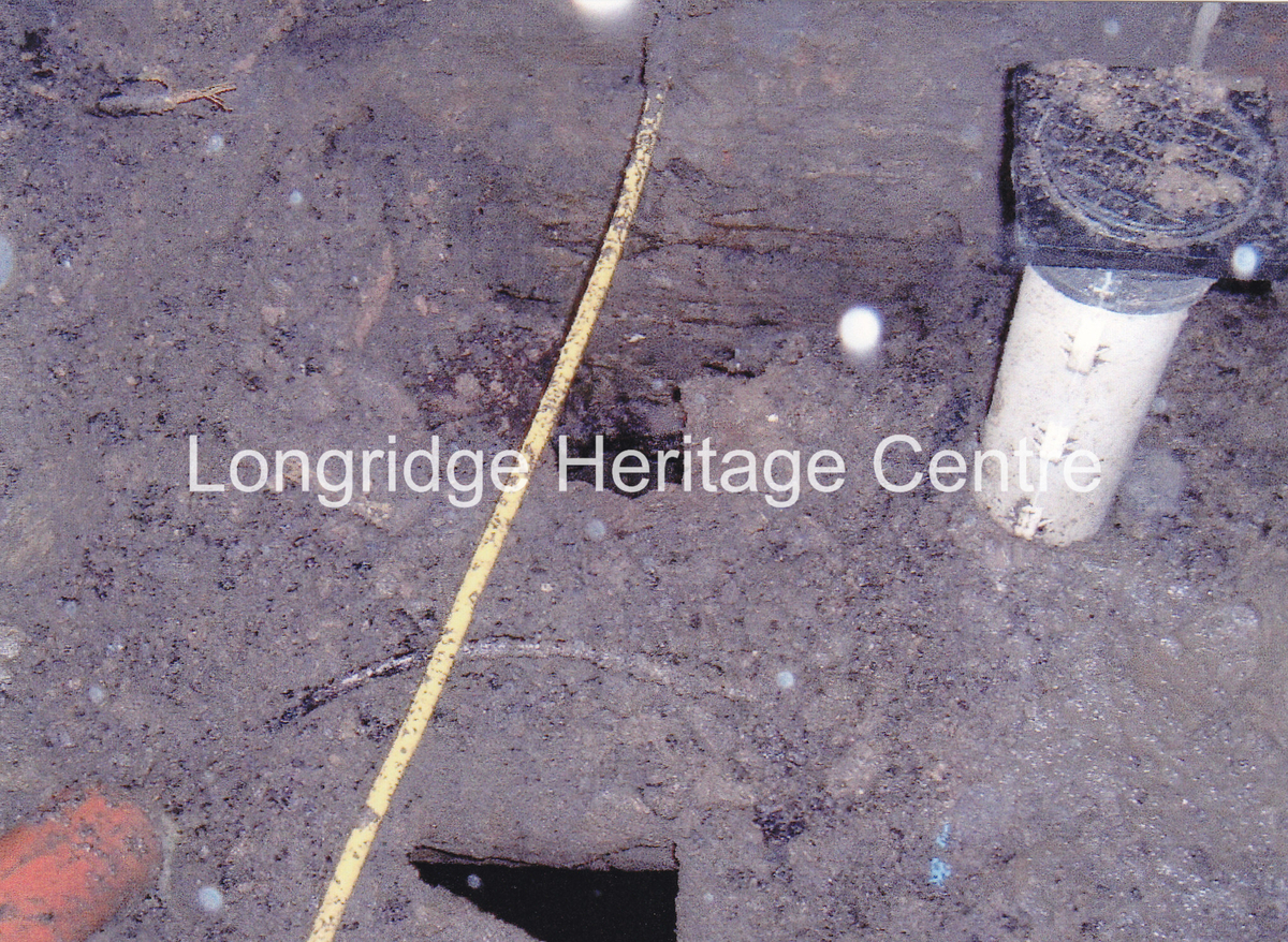 502B - King Street - Discovery of an old well - 2006